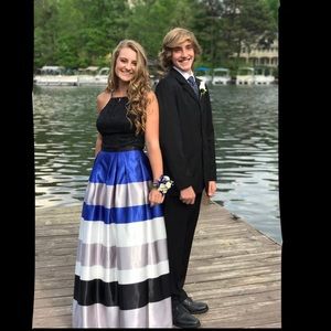 beautiful, flattering prom dress